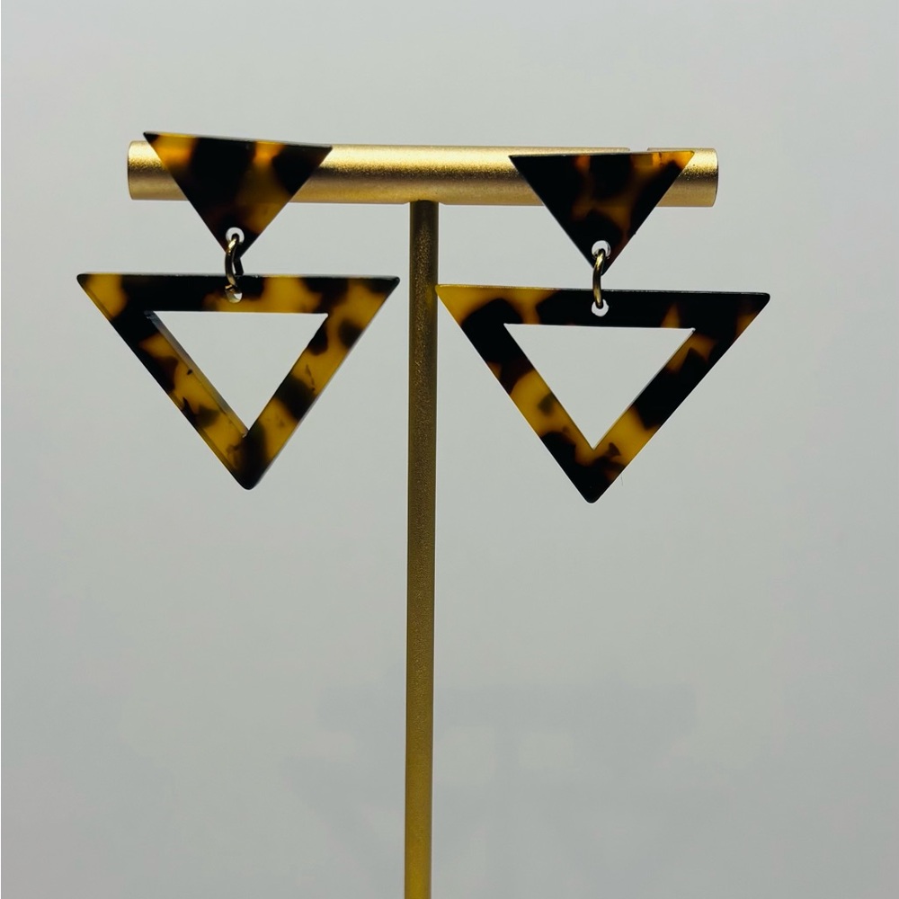 NWOT Tortoise Resin Triangle Earrings